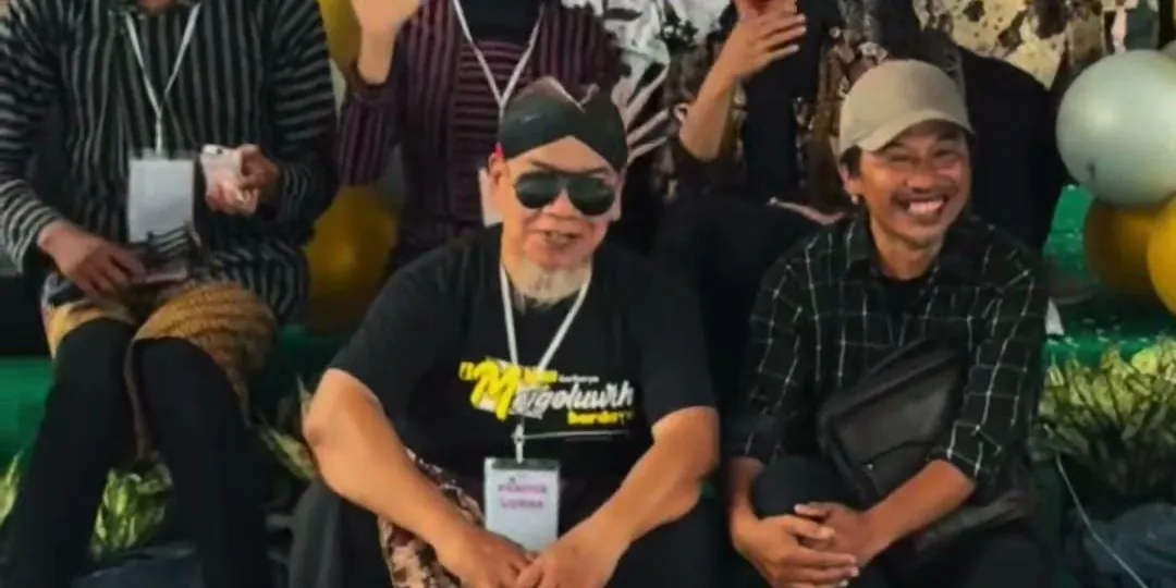 Senam bersama warga / Community exercise